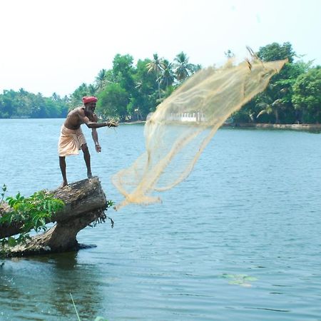 Triveny River Palace Hotel Alappuzha Kültér fotó