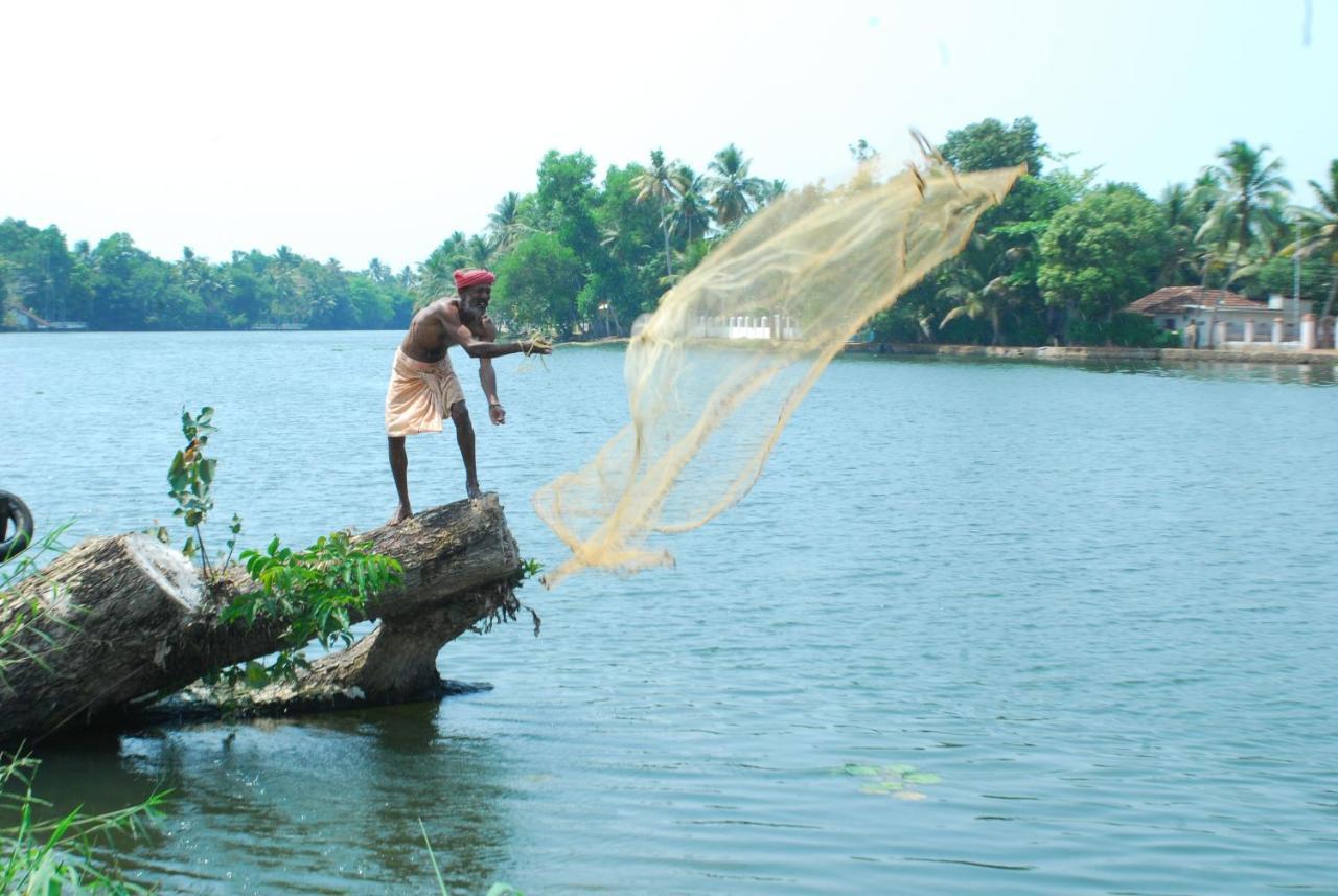 Triveny River Palace Hotel Alappuzha Kültér fotó