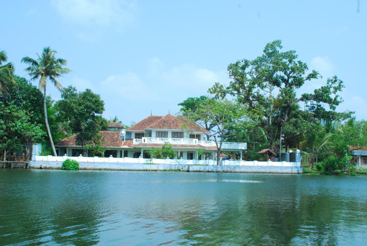 Triveny River Palace Hotel Alappuzha Kültér fotó