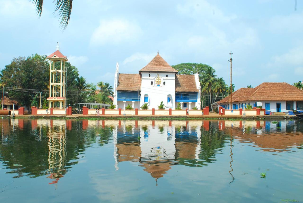 Triveny River Palace Hotel Alappuzha Kültér fotó