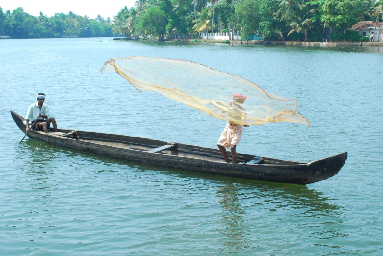 Triveny River Palace Hotel Alappuzha Kültér fotó