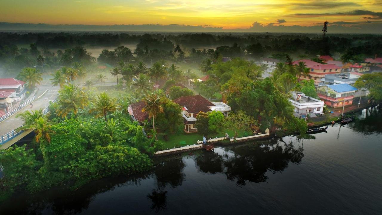 Triveny River Palace Hotel Alappuzha Kültér fotó