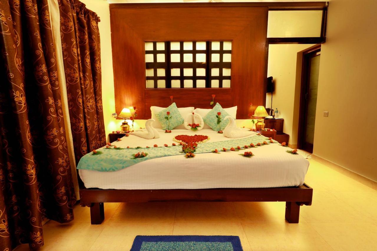 Triveny River Palace Hotel Alappuzha Kültér fotó