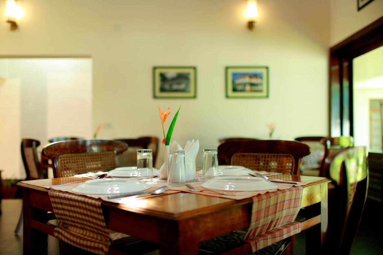 Triveny River Palace Hotel Alappuzha Kültér fotó