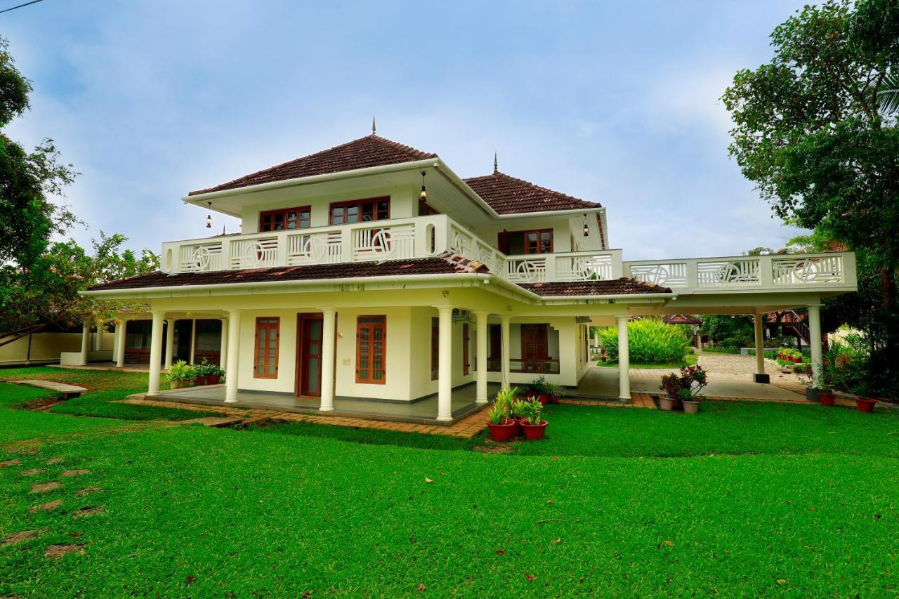 Triveny River Palace Hotel Alappuzha Kültér fotó