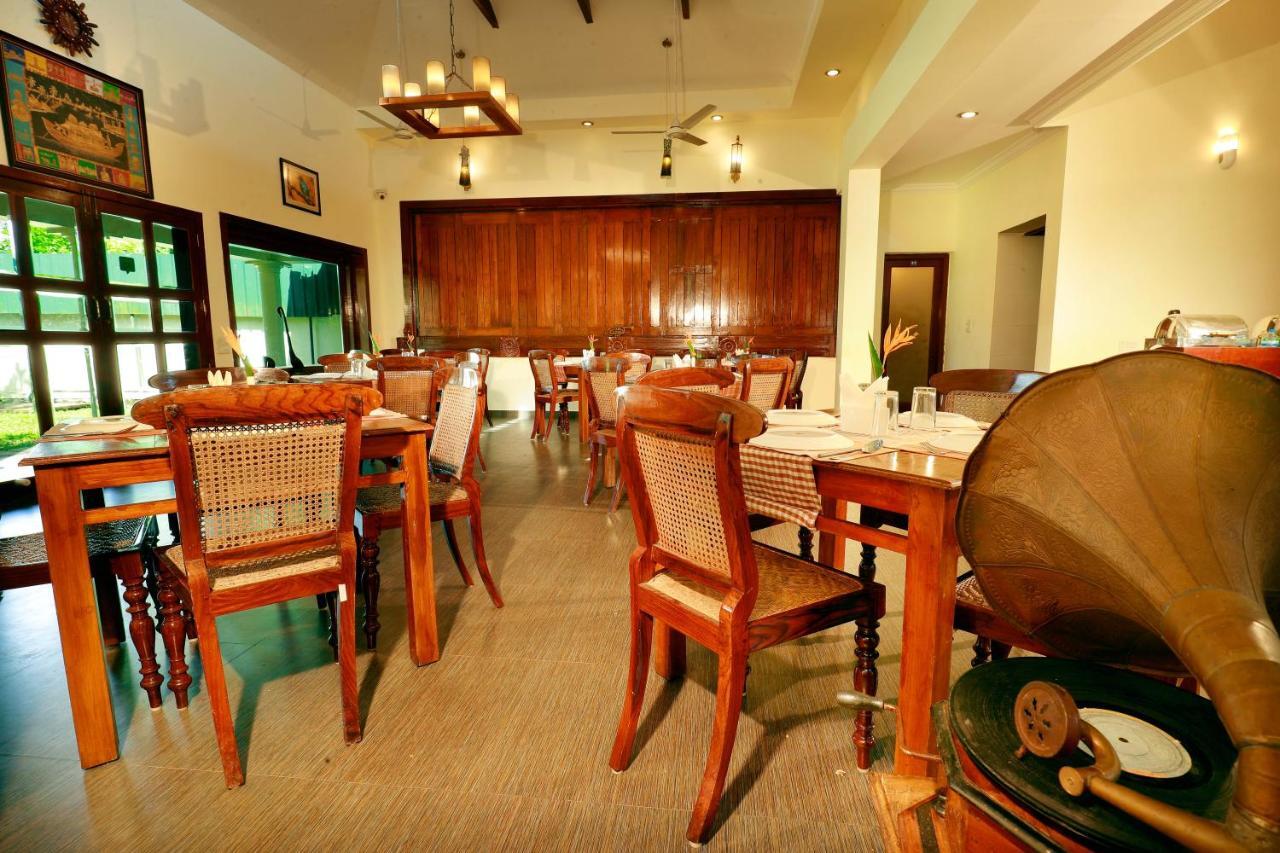 Triveny River Palace Hotel Alappuzha Kültér fotó