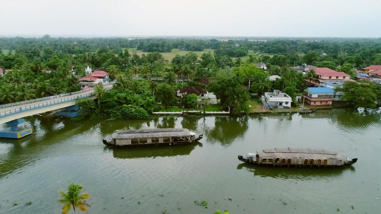 Triveny River Palace Hotel Alappuzha Kültér fotó